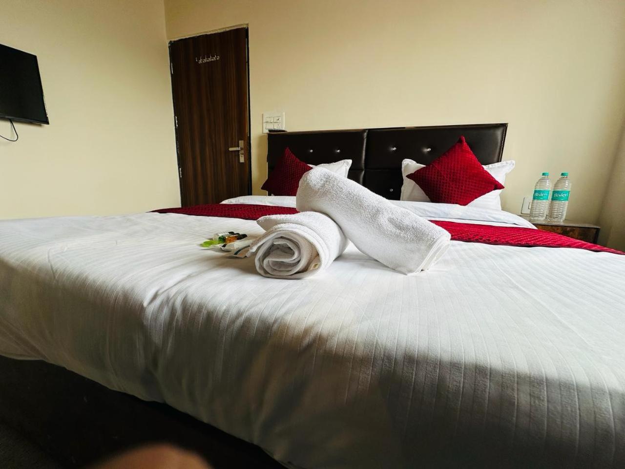 فندق The Lord Krishna Residency Vrindāvan المظهر الخارجي الصورة