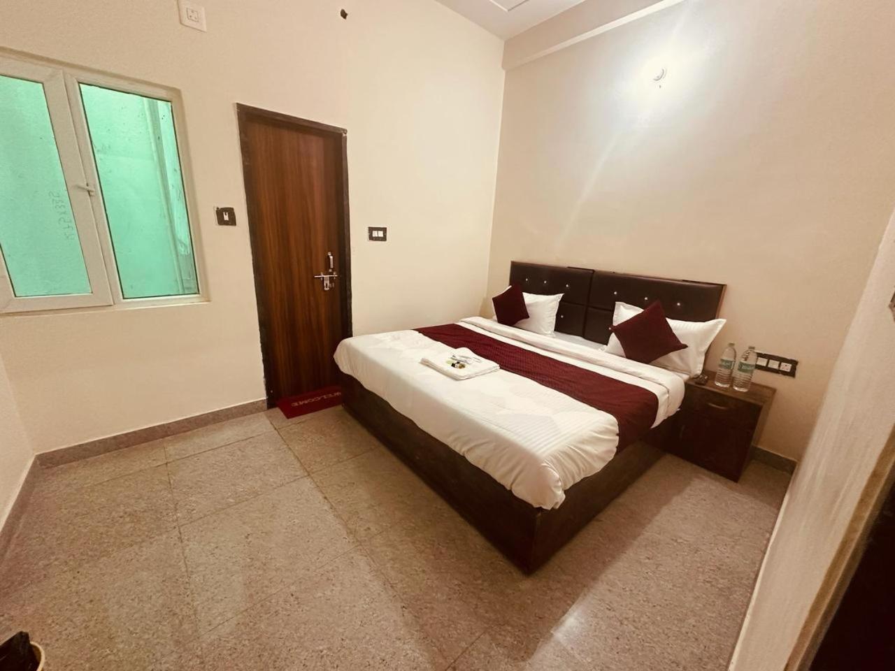 فندق The Lord Krishna Residency Vrindāvan المظهر الخارجي الصورة