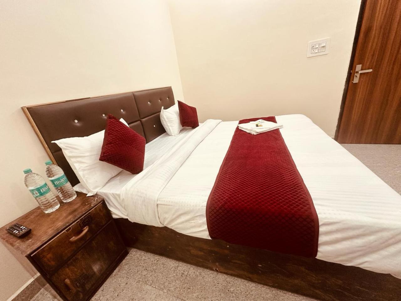 فندق The Lord Krishna Residency Vrindāvan المظهر الخارجي الصورة