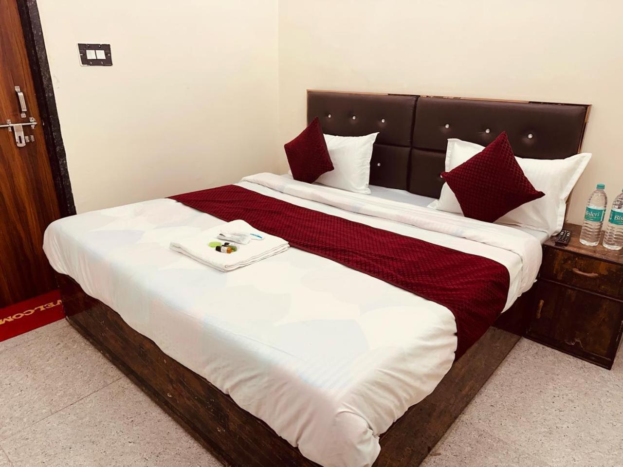 فندق The Lord Krishna Residency Vrindāvan المظهر الخارجي الصورة