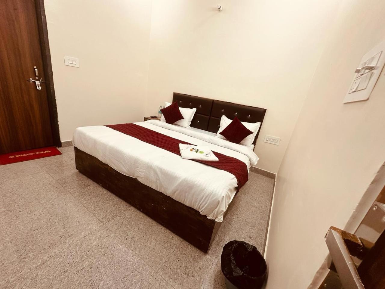 فندق The Lord Krishna Residency Vrindāvan المظهر الخارجي الصورة