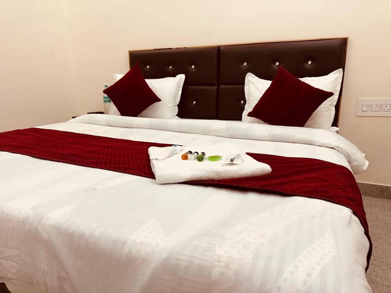فندق The Lord Krishna Residency Vrindāvan المظهر الخارجي الصورة