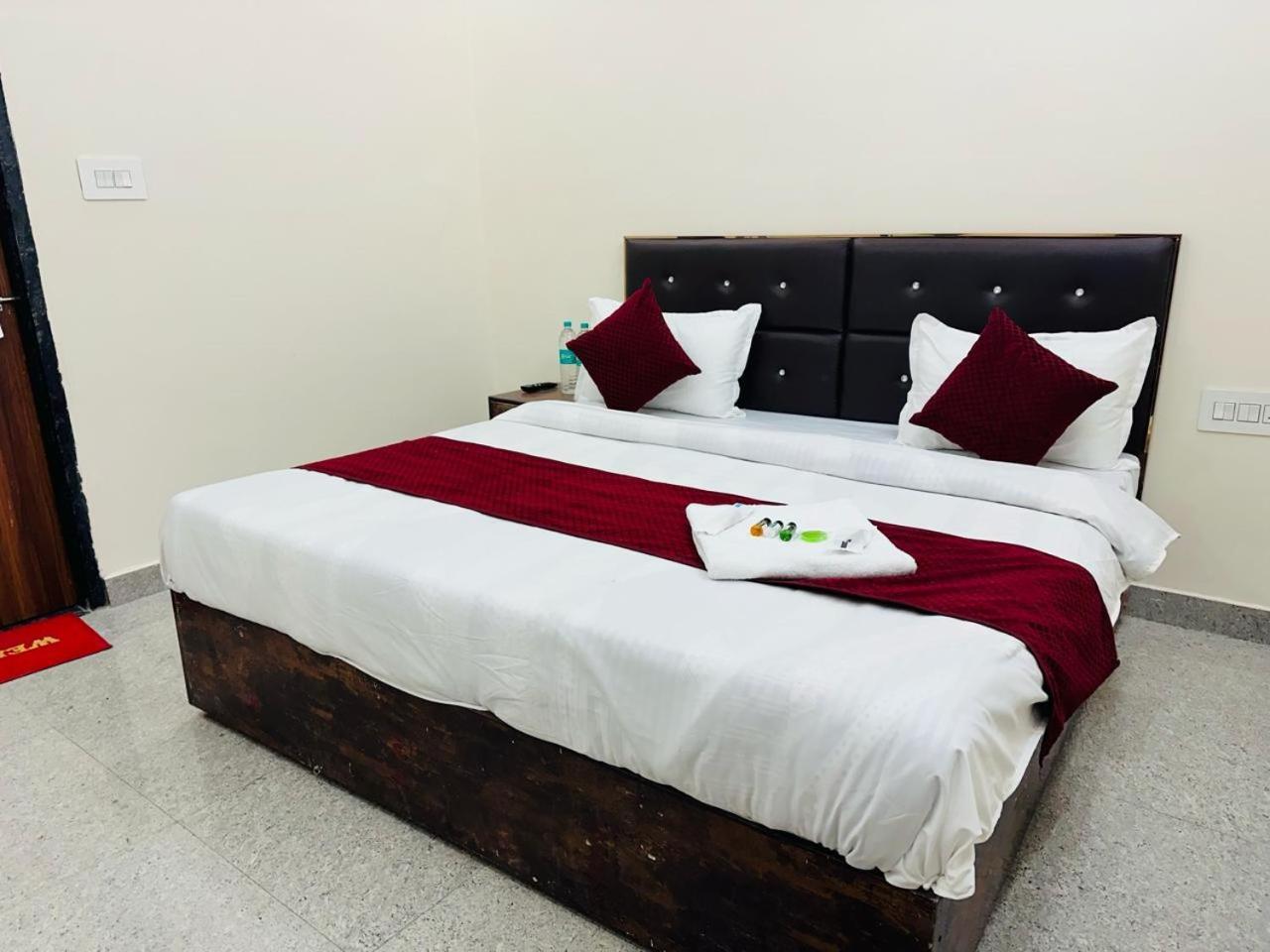 فندق The Lord Krishna Residency Vrindāvan المظهر الخارجي الصورة