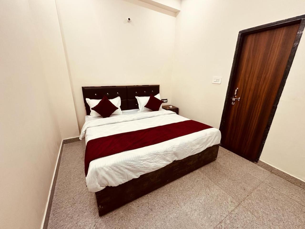 فندق The Lord Krishna Residency Vrindāvan المظهر الخارجي الصورة