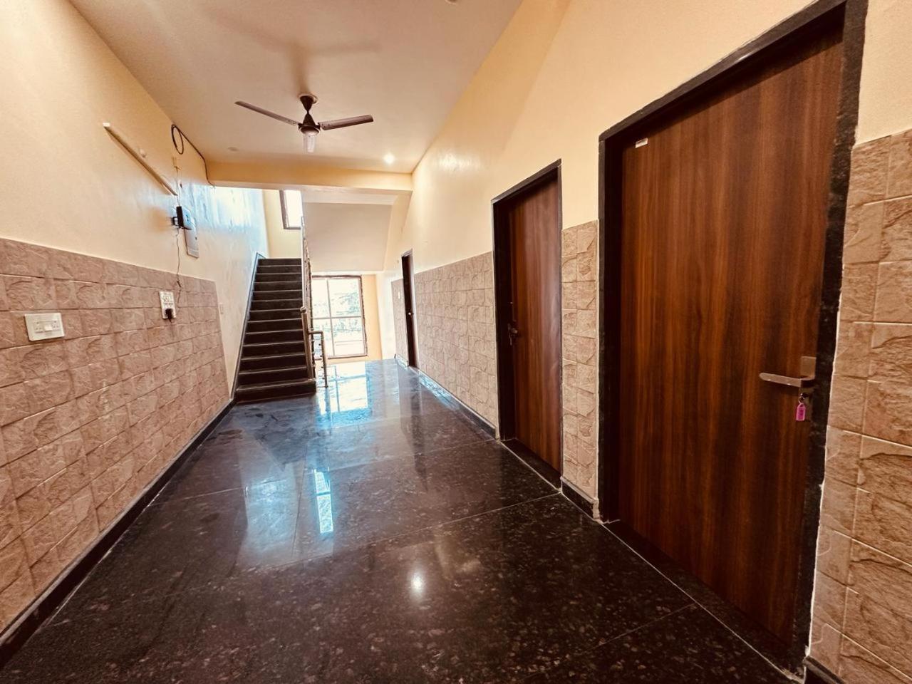 فندق The Lord Krishna Residency Vrindāvan المظهر الخارجي الصورة