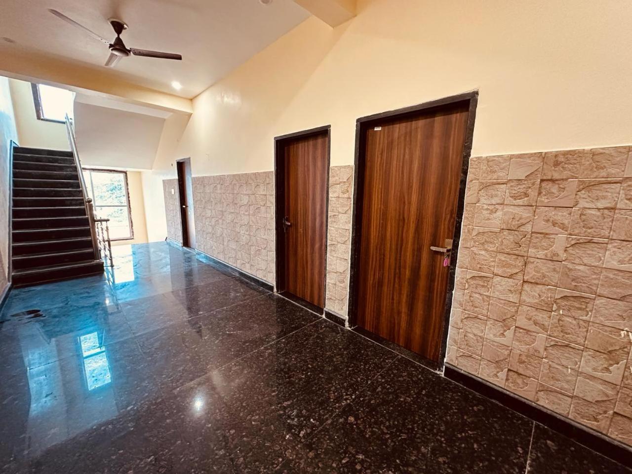 فندق The Lord Krishna Residency Vrindāvan المظهر الخارجي الصورة